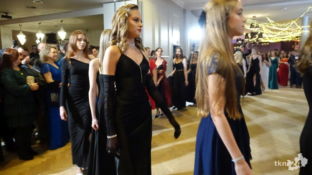Bal na 200 osób. Wspaniała studniówka Nowego Ogólniaka [wideo, foto]