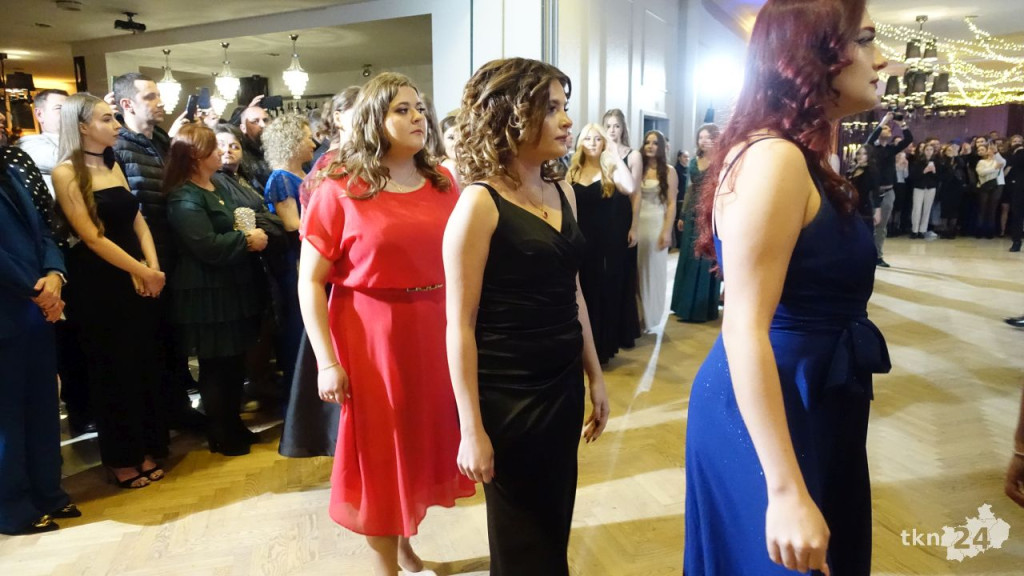 Bal na 200 osób. Wspaniała studniówka Nowego Ogólniaka [wideo, foto]
