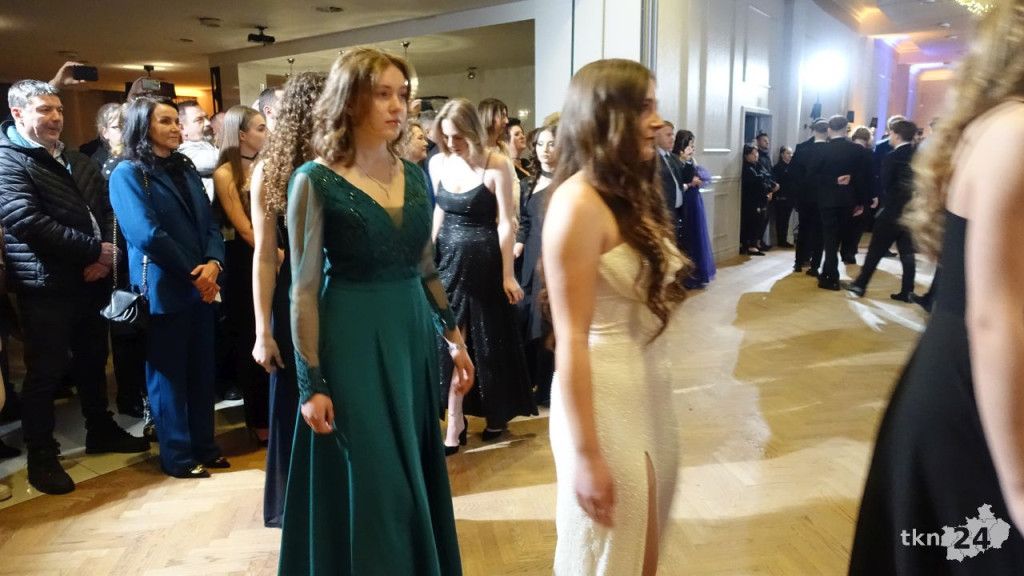 Bal na 200 osób. Wspaniała studniówka Nowego Ogólniaka [wideo, foto]