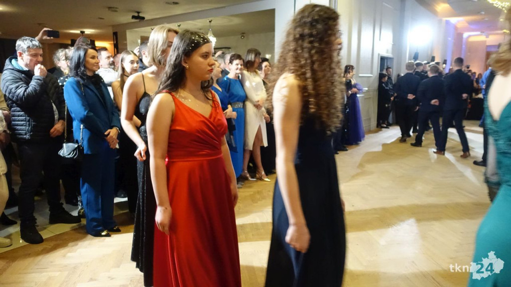 Bal na 200 osób. Wspaniała studniówka Nowego Ogólniaka [wideo, foto]