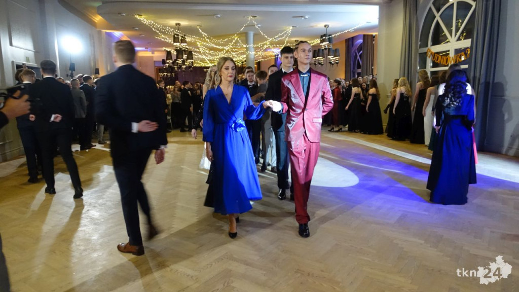 Bal na 200 osób. Wspaniała studniówka Nowego Ogólniaka [wideo, foto]