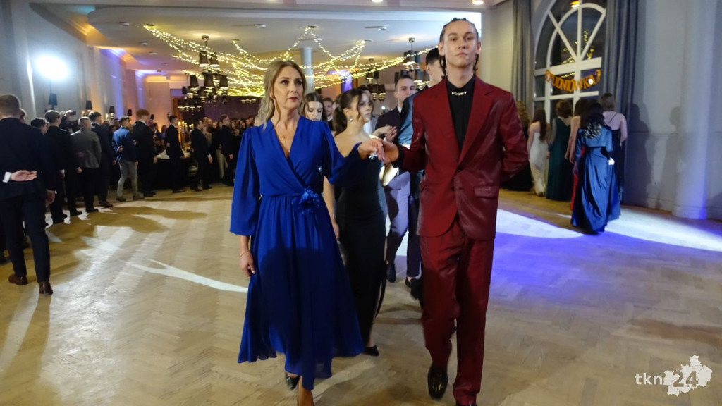 Bal na 200 osób. Wspaniała studniówka Nowego Ogólniaka [wideo, foto]