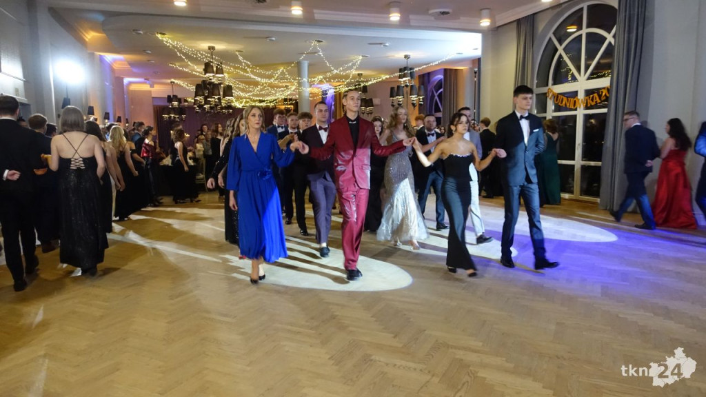 Bal na 200 osób. Wspaniała studniówka Nowego Ogólniaka [wideo, foto]