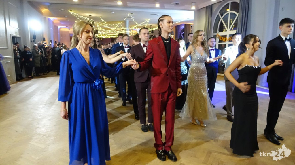 Bal na 200 osób. Wspaniała studniówka Nowego Ogólniaka [wideo, foto]