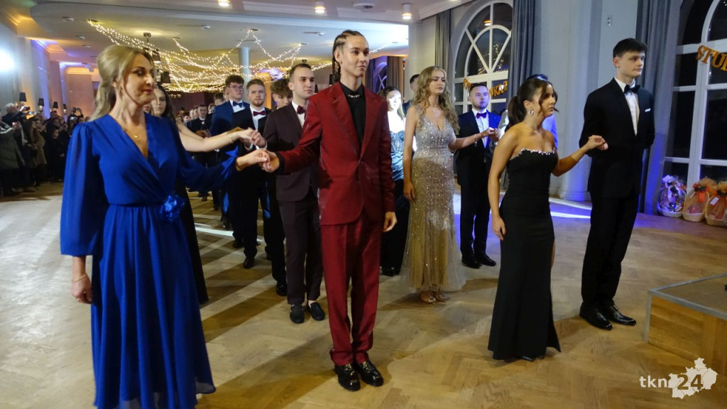 Bal na 200 osób. Wspaniała studniówka Nowego Ogólniaka [wideo, foto]