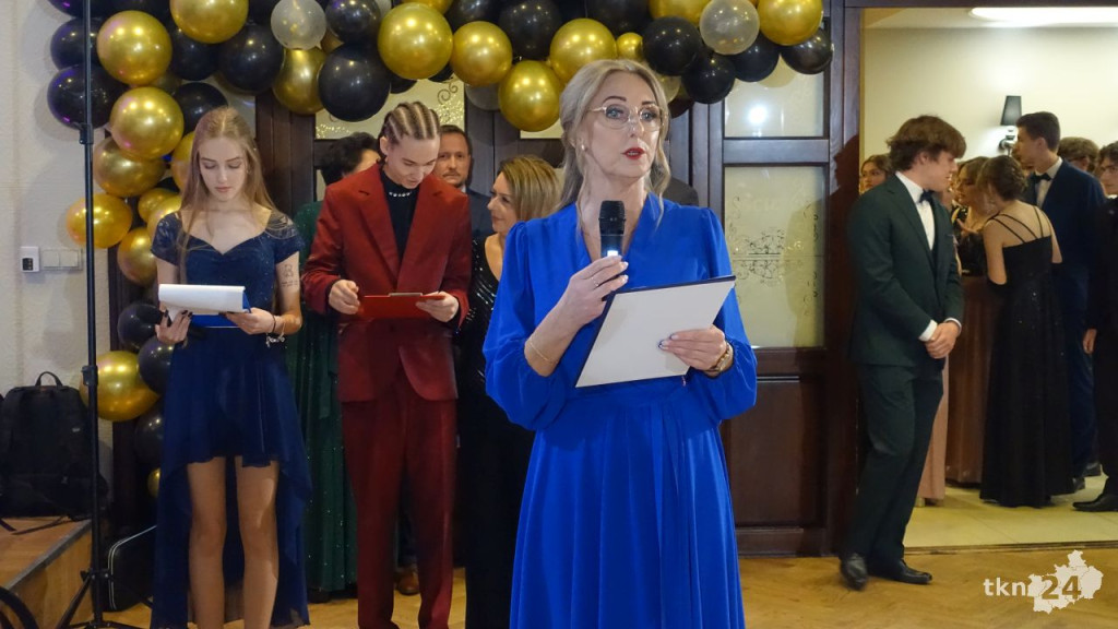 Bal na 200 osób. Wspaniała studniówka Nowego Ogólniaka [wideo, foto]