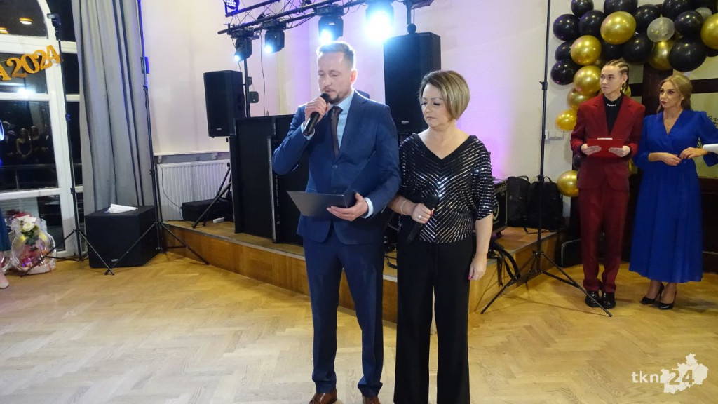 Bal na 200 osób. Wspaniała studniówka Nowego Ogólniaka [wideo, foto]