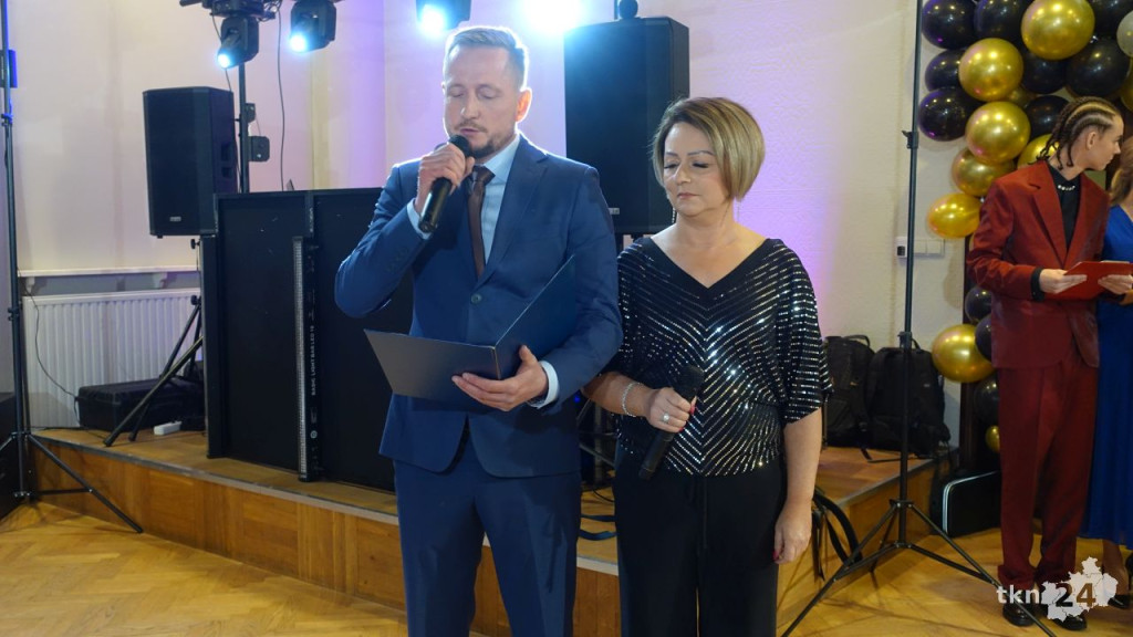 Bal na 200 osób. Wspaniała studniówka Nowego Ogólniaka [wideo, foto]