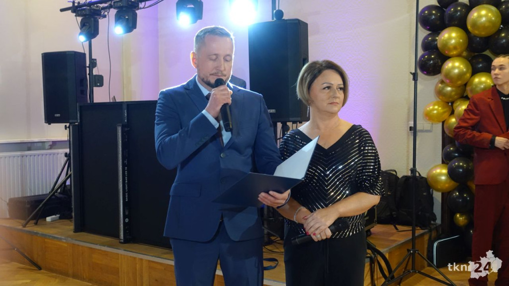 Bal na 200 osób. Wspaniała studniówka Nowego Ogólniaka [wideo, foto]