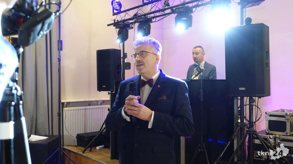 Bal na 200 osób. Wspaniała studniówka Nowego Ogólniaka [wideo, foto]