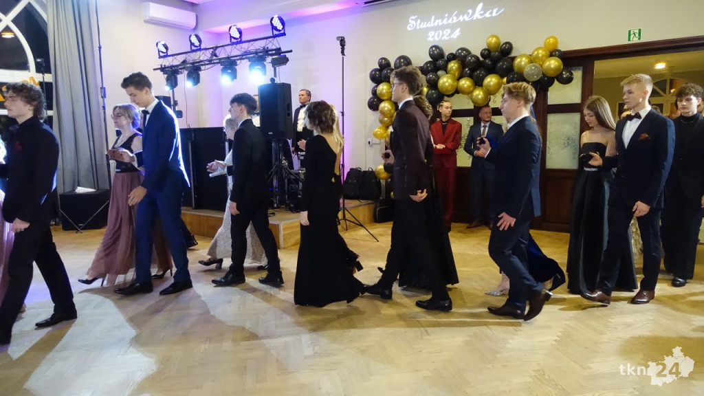 Bal na 200 osób. Wspaniała studniówka Nowego Ogólniaka [wideo, foto]