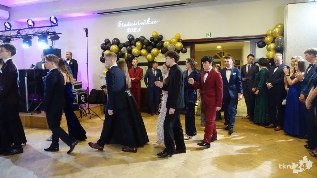 Bal na 200 osób. Wspaniała studniówka Nowego Ogólniaka [wideo, foto]