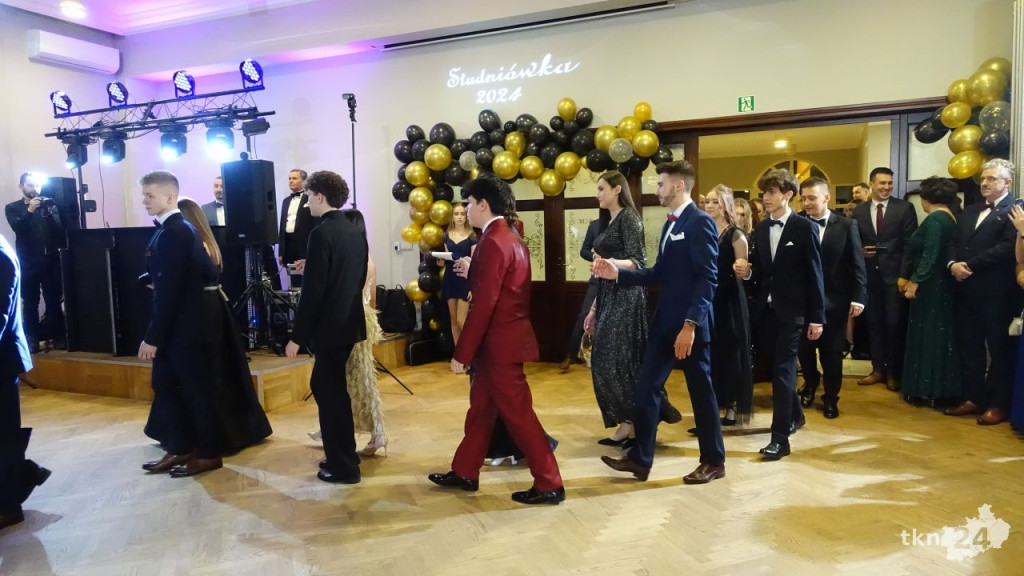Bal na 200 osób. Wspaniała studniówka Nowego Ogólniaka [wideo, foto]