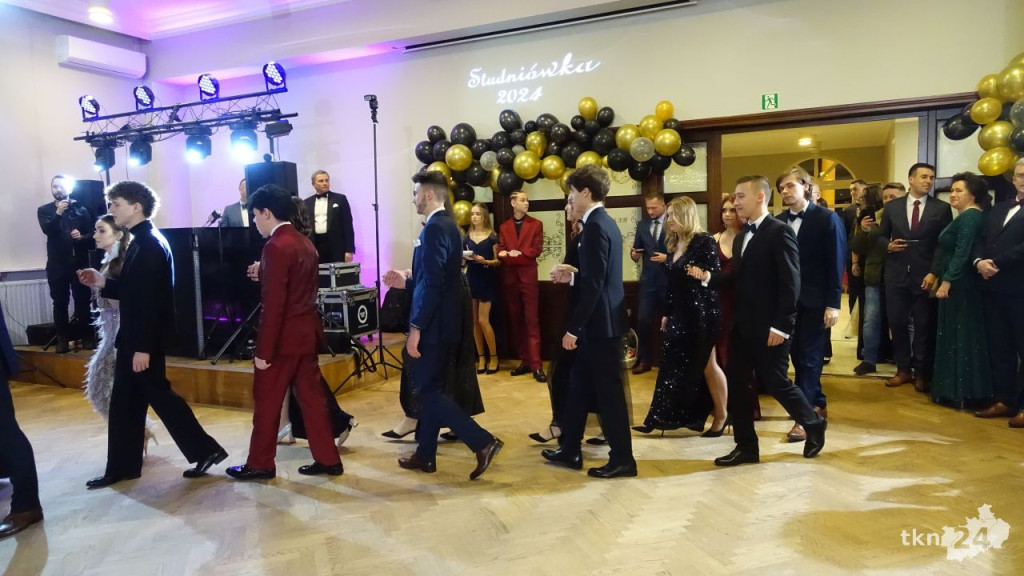 Bal na 200 osób. Wspaniała studniówka Nowego Ogólniaka [wideo, foto]