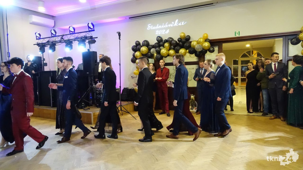 Bal na 200 osób. Wspaniała studniówka Nowego Ogólniaka [wideo, foto]