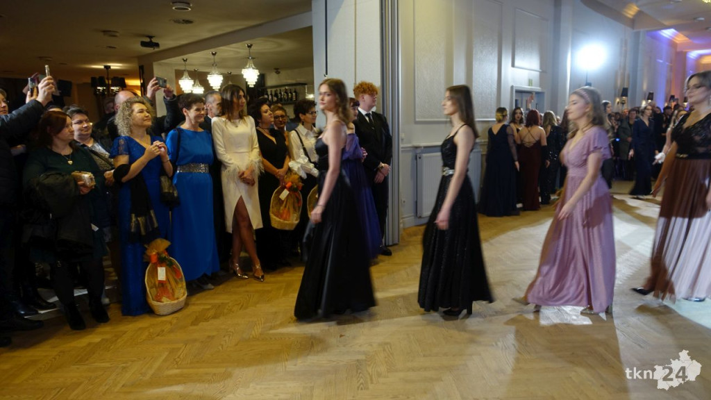 Bal na 200 osób. Wspaniała studniówka Nowego Ogólniaka [wideo, foto]
