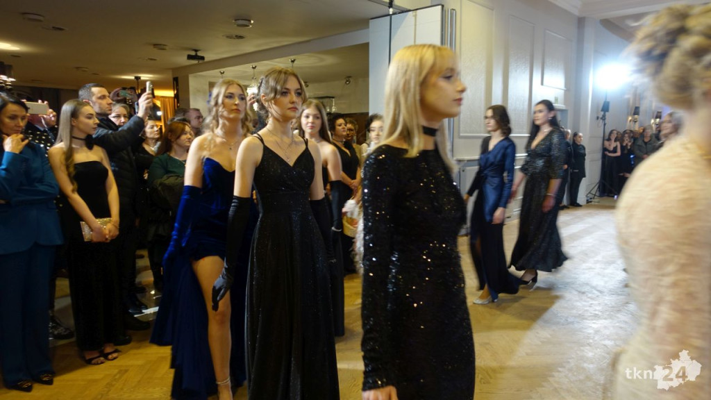Bal na 200 osób. Wspaniała studniówka Nowego Ogólniaka [wideo, foto]