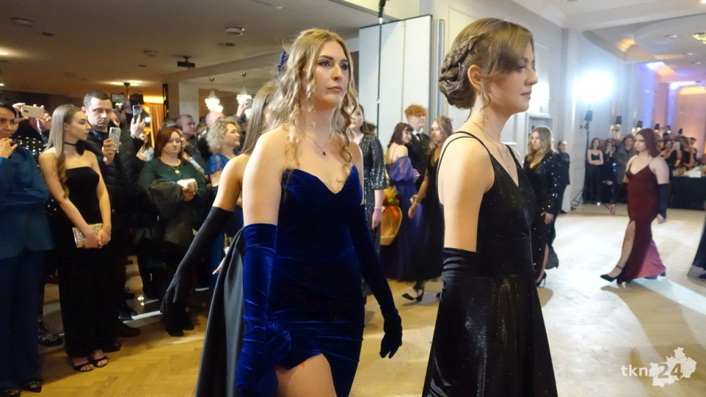 Bal na 200 osób. Wspaniała studniówka Nowego Ogólniaka [wideo, foto]