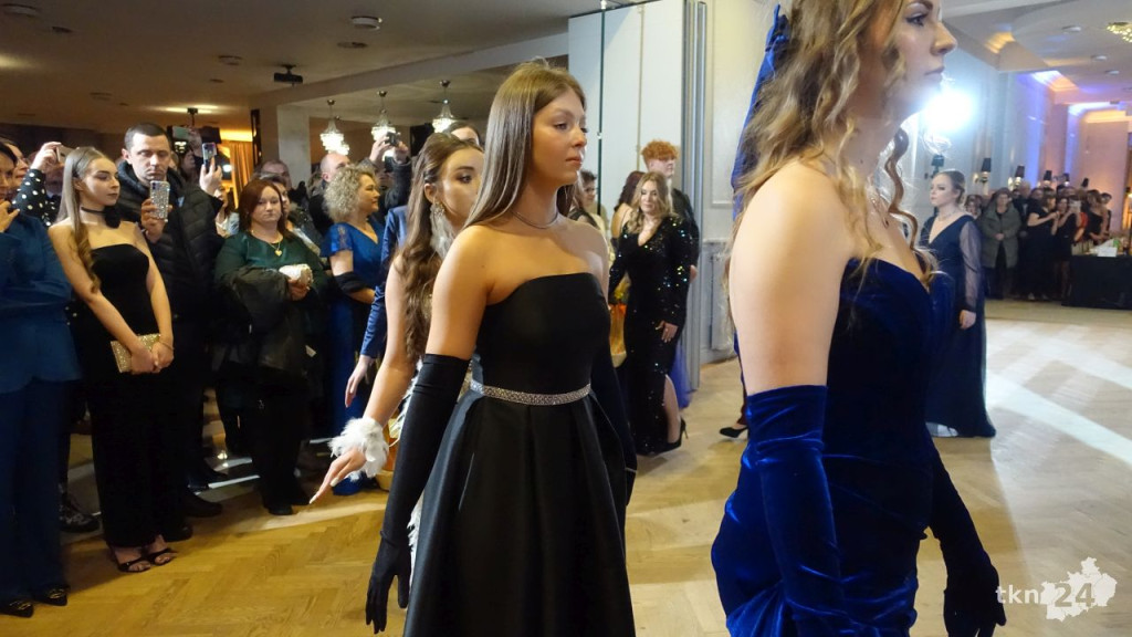 Bal na 200 osób. Wspaniała studniówka Nowego Ogólniaka [wideo, foto]