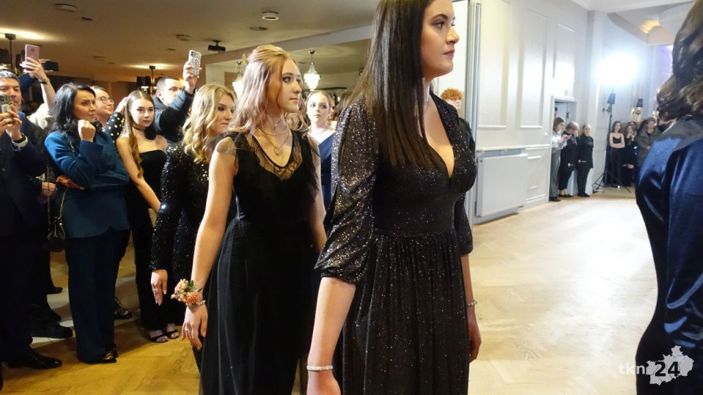 Bal na 200 osób. Wspaniała studniówka Nowego Ogólniaka [wideo, foto]