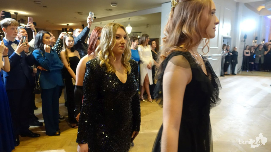 Bal na 200 osób. Wspaniała studniówka Nowego Ogólniaka [wideo, foto]