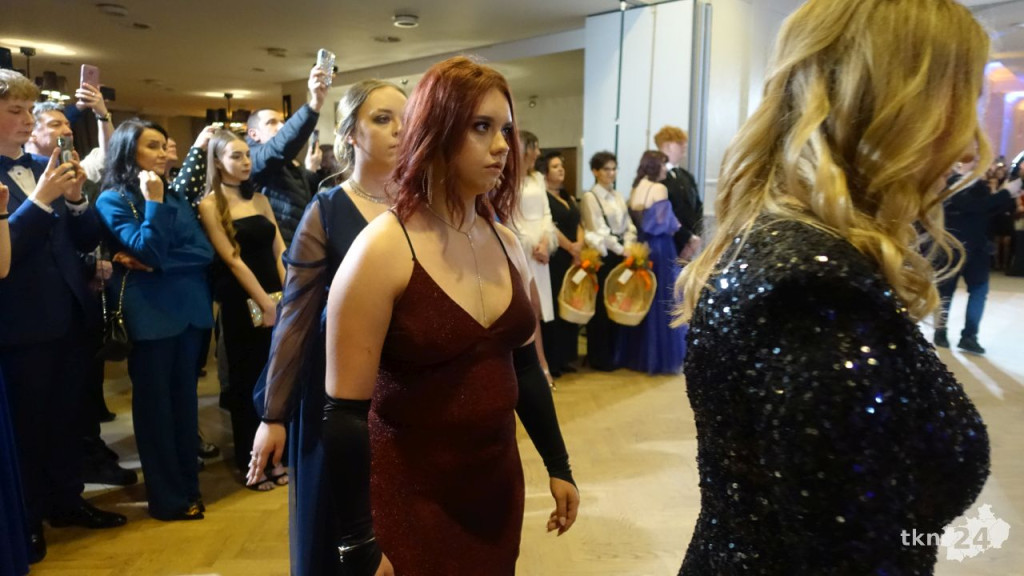 Bal na 200 osób. Wspaniała studniówka Nowego Ogólniaka [wideo, foto]