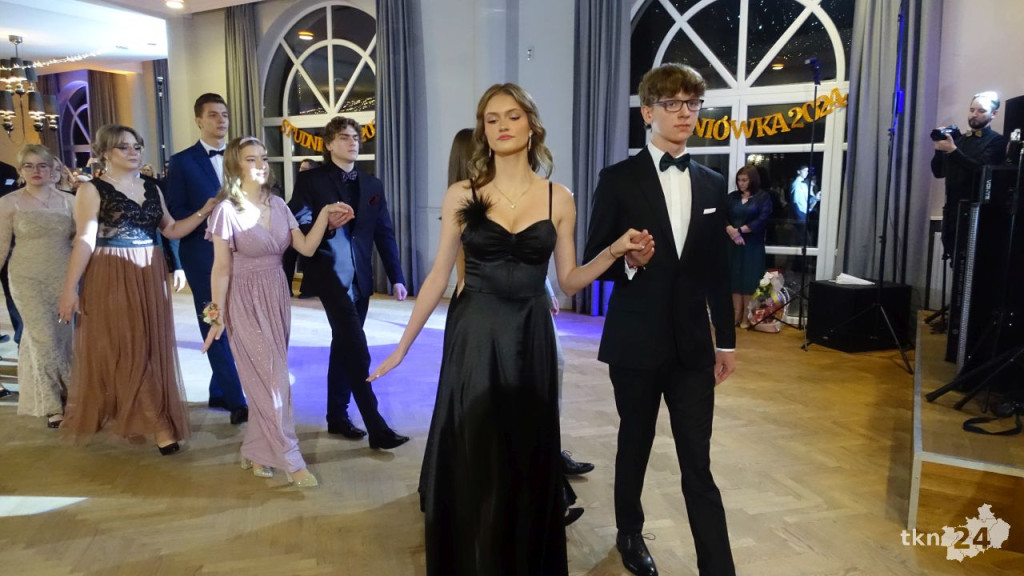 Bal na 200 osób. Wspaniała studniówka Nowego Ogólniaka [wideo, foto]