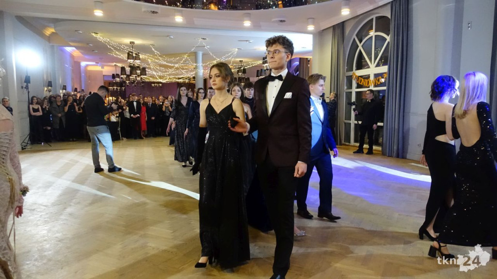 Bal na 200 osób. Wspaniała studniówka Nowego Ogólniaka [wideo, foto]