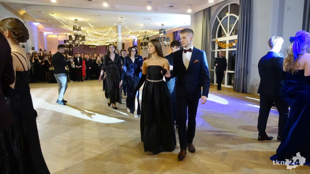 Bal na 200 osób. Wspaniała studniówka Nowego Ogólniaka [wideo, foto]