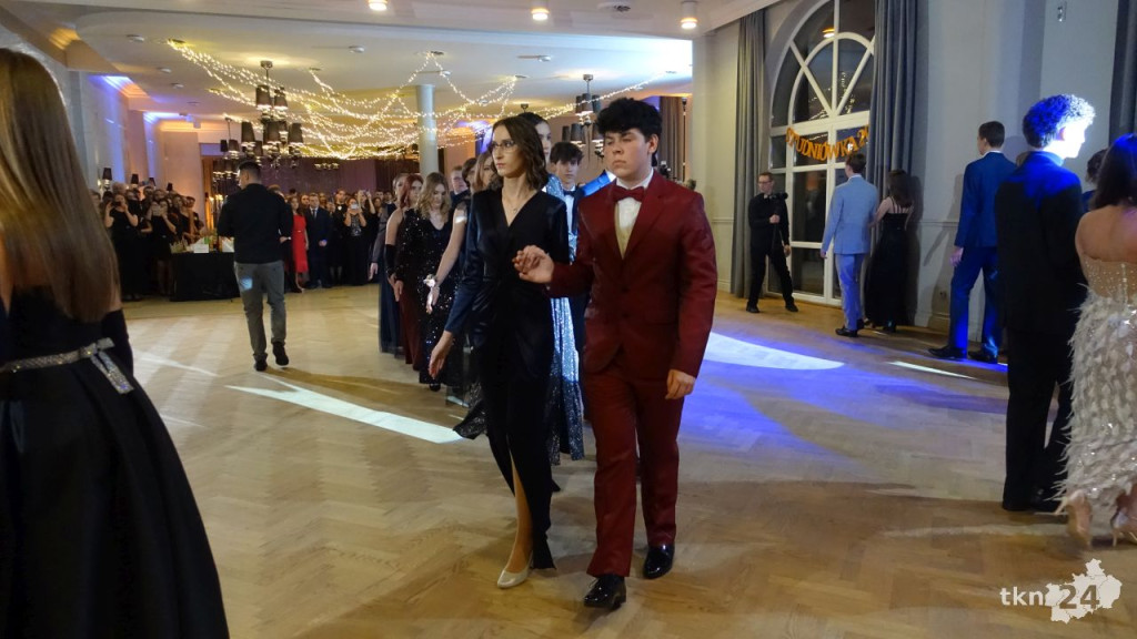 Bal na 200 osób. Wspaniała studniówka Nowego Ogólniaka [wideo, foto]