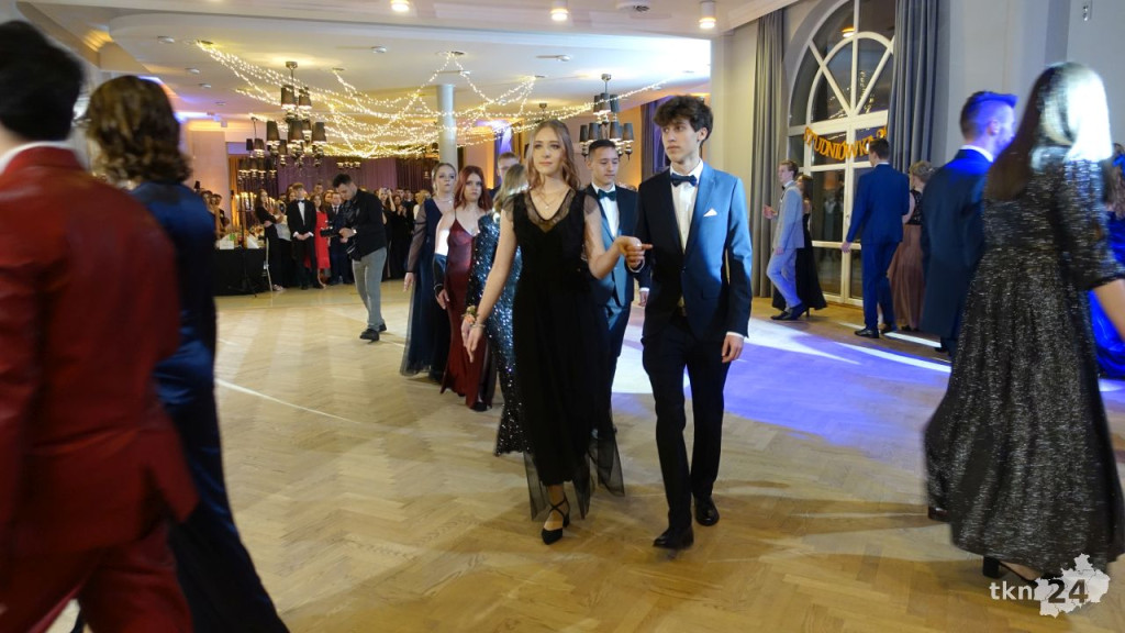 Bal na 200 osób. Wspaniała studniówka Nowego Ogólniaka [wideo, foto]