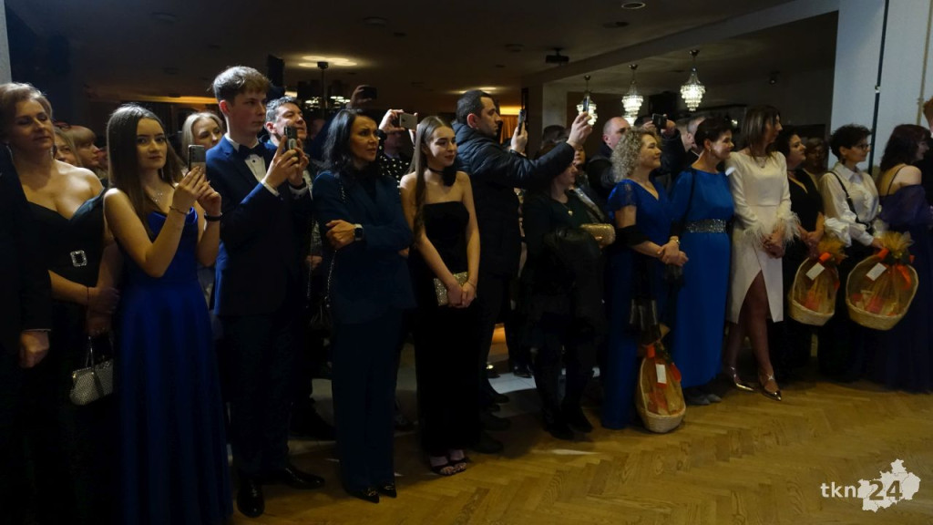 Bal na 200 osób. Wspaniała studniówka Nowego Ogólniaka [wideo, foto]