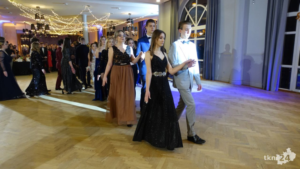 Bal na 200 osób. Wspaniała studniówka Nowego Ogólniaka [wideo, foto]