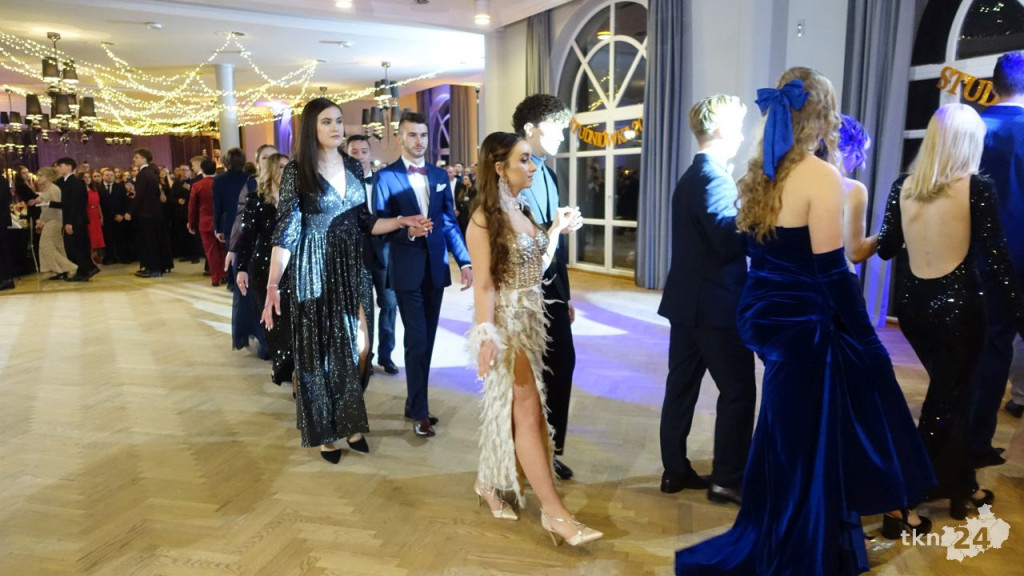 Bal na 200 osób. Wspaniała studniówka Nowego Ogólniaka [wideo, foto]