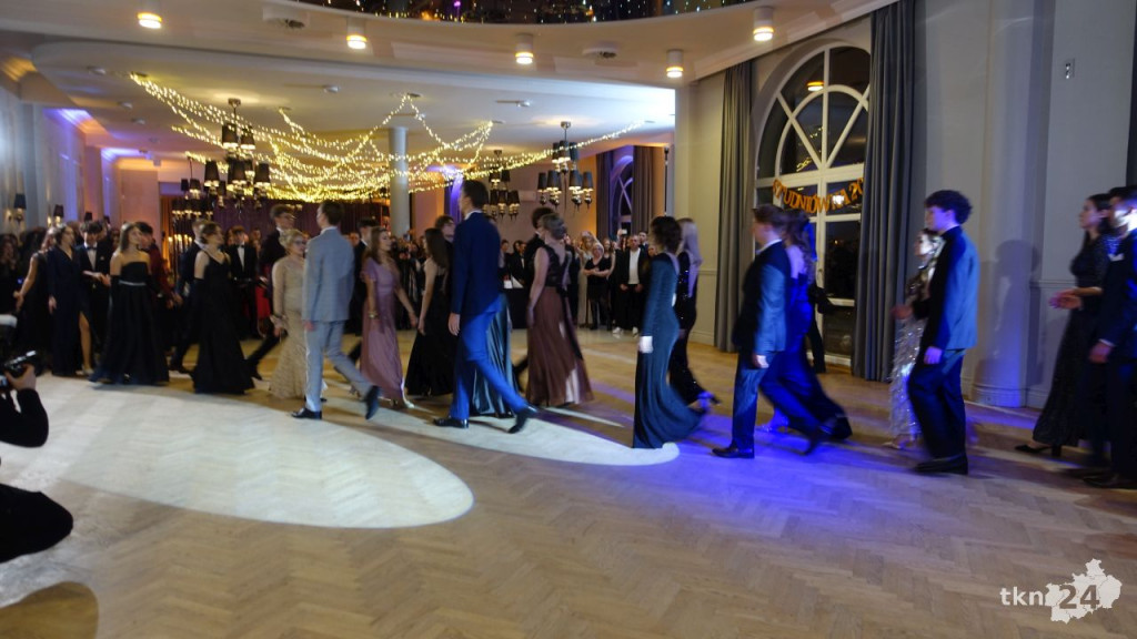 Bal na 200 osób. Wspaniała studniówka Nowego Ogólniaka [wideo, foto]