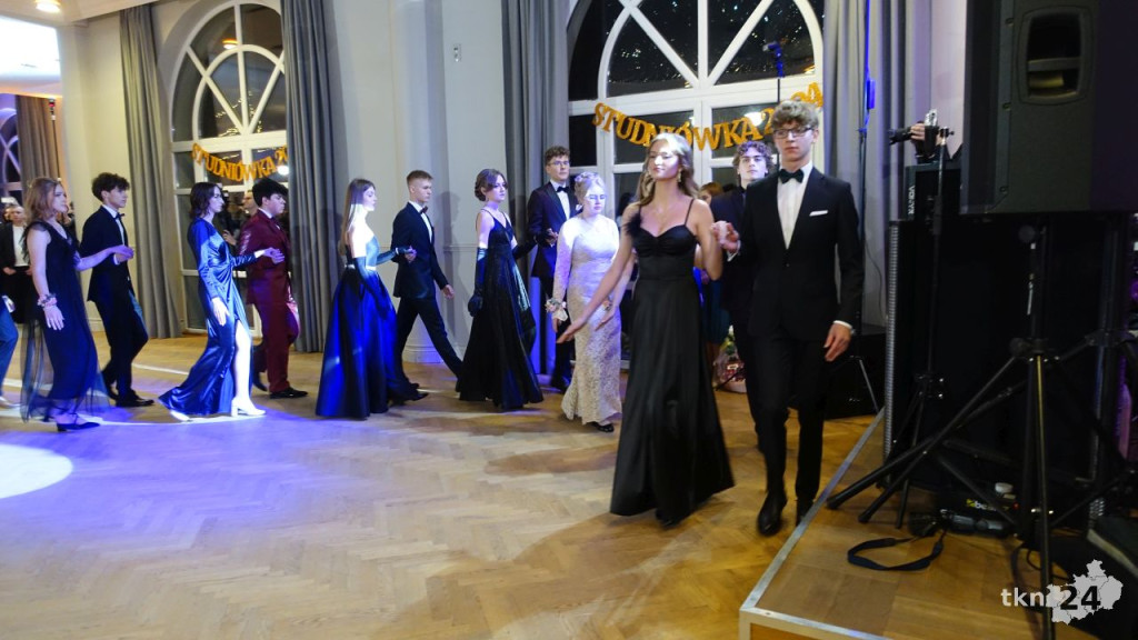 Bal na 200 osób. Wspaniała studniówka Nowego Ogólniaka [wideo, foto]
