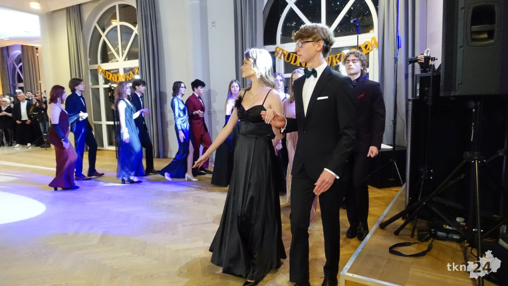 Bal na 200 osób. Wspaniała studniówka Nowego Ogólniaka [wideo, foto]