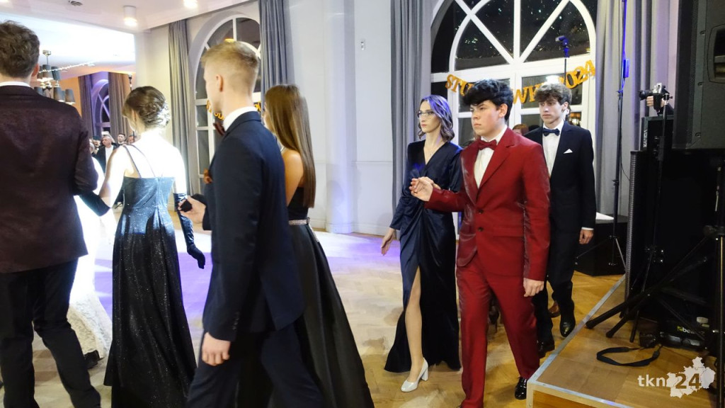 Bal na 200 osób. Wspaniała studniówka Nowego Ogólniaka [wideo, foto]