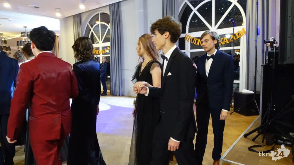 Bal na 200 osób. Wspaniała studniówka Nowego Ogólniaka [wideo, foto]