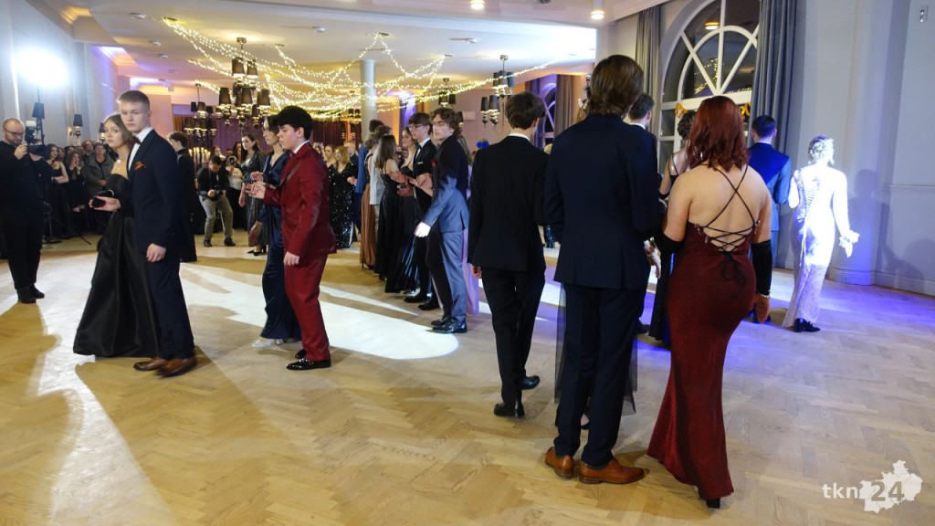 Bal na 200 osób. Wspaniała studniówka Nowego Ogólniaka [wideo, foto]