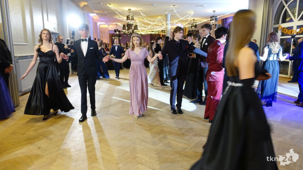 Bal na 200 osób. Wspaniała studniówka Nowego Ogólniaka [wideo, foto]