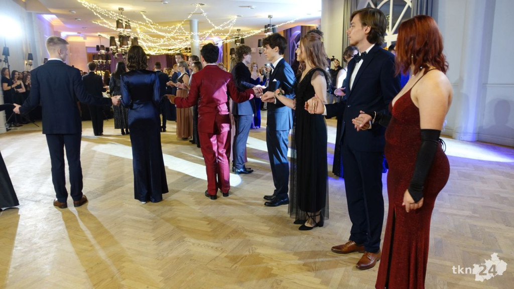 Bal na 200 osób. Wspaniała studniówka Nowego Ogólniaka [wideo, foto]