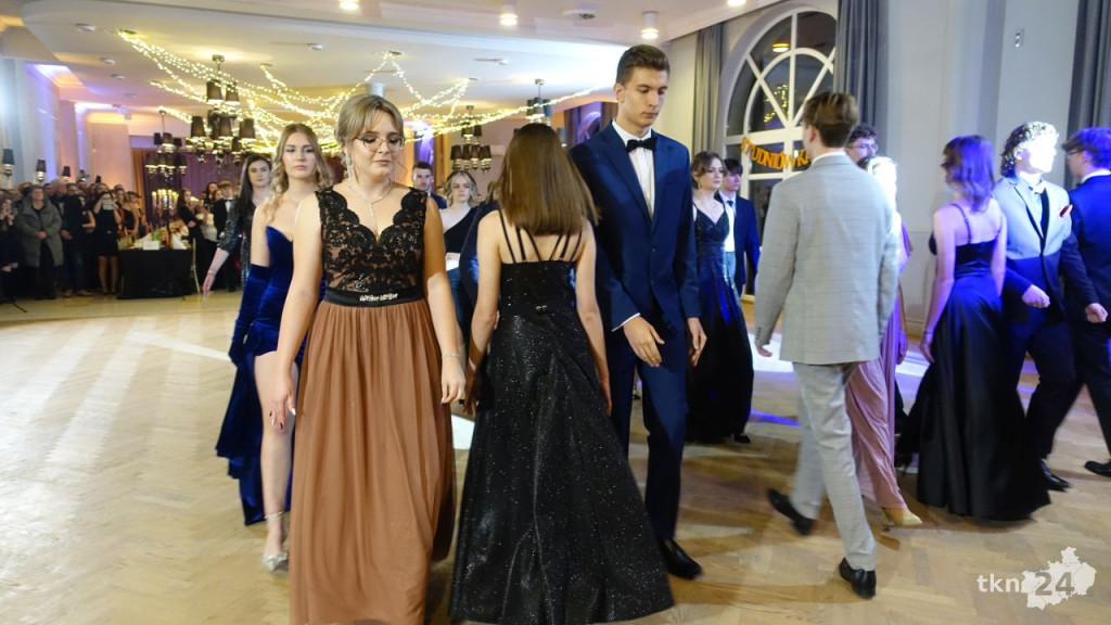 Bal na 200 osób. Wspaniała studniówka Nowego Ogólniaka [wideo, foto]