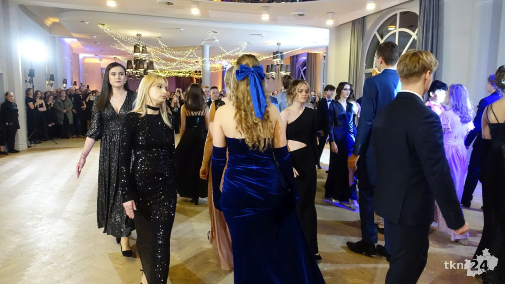 Bal na 200 osób. Wspaniała studniówka Nowego Ogólniaka [wideo, foto]