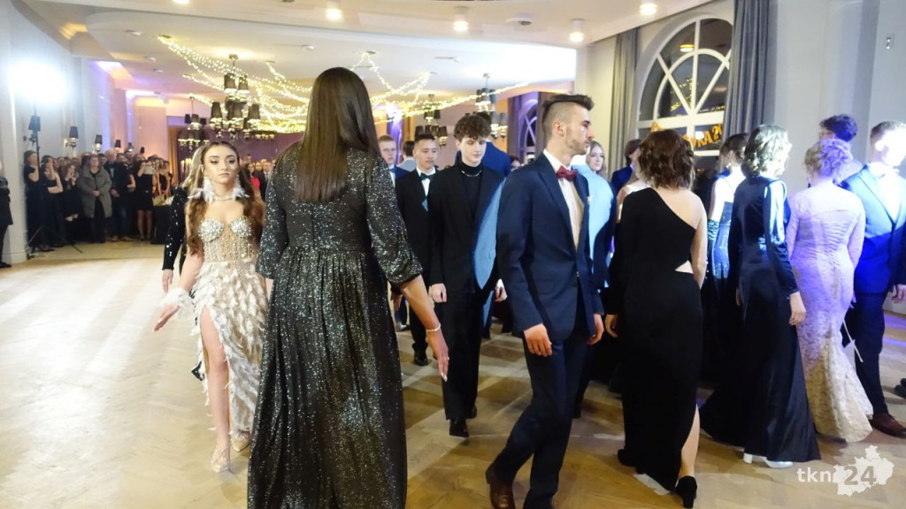 Bal na 200 osób. Wspaniała studniówka Nowego Ogólniaka [wideo, foto]