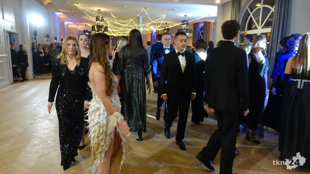 Bal na 200 osób. Wspaniała studniówka Nowego Ogólniaka [wideo, foto]