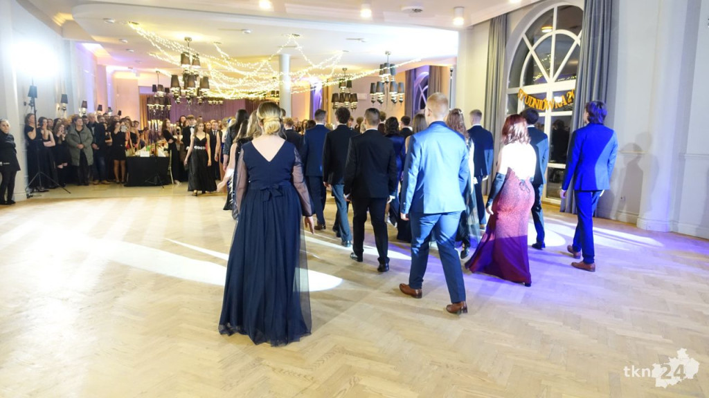 Bal na 200 osób. Wspaniała studniówka Nowego Ogólniaka [wideo, foto]