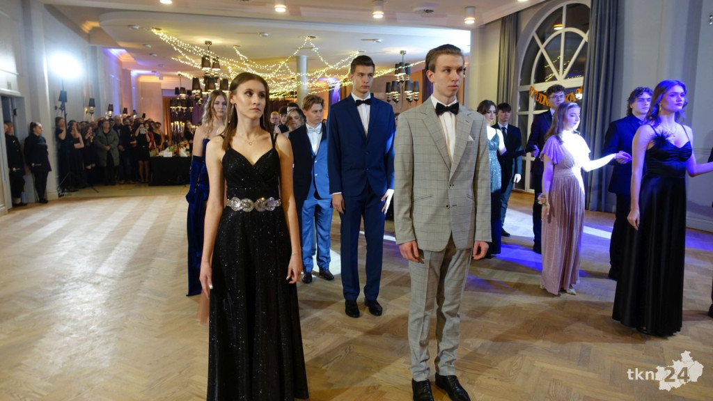 Bal na 200 osób. Wspaniała studniówka Nowego Ogólniaka [wideo, foto]