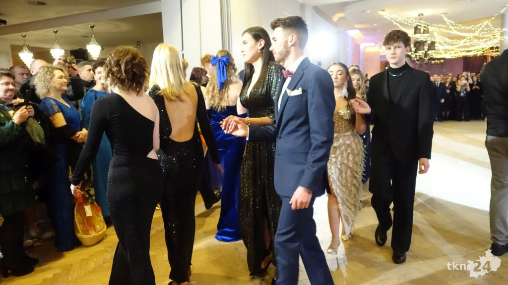 Bal na 200 osób. Wspaniała studniówka Nowego Ogólniaka [wideo, foto]