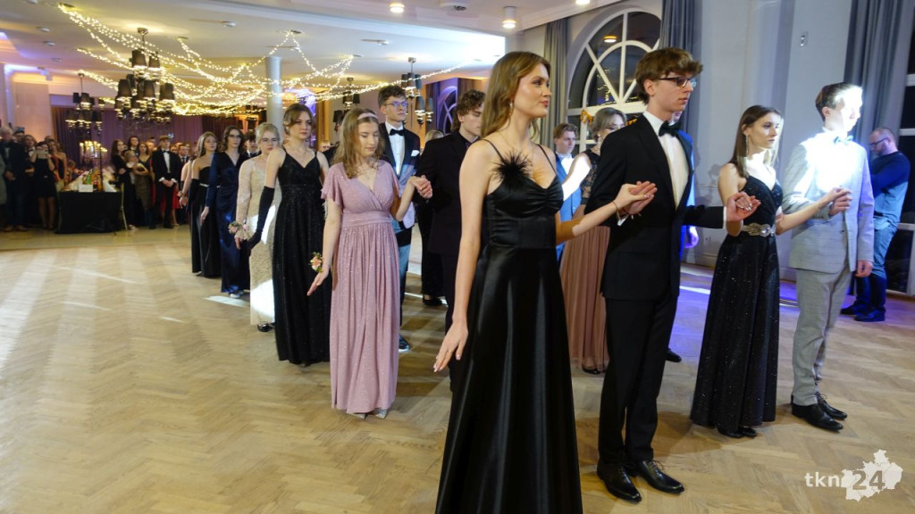 Bal na 200 osób. Wspaniała studniówka Nowego Ogólniaka [wideo, foto]